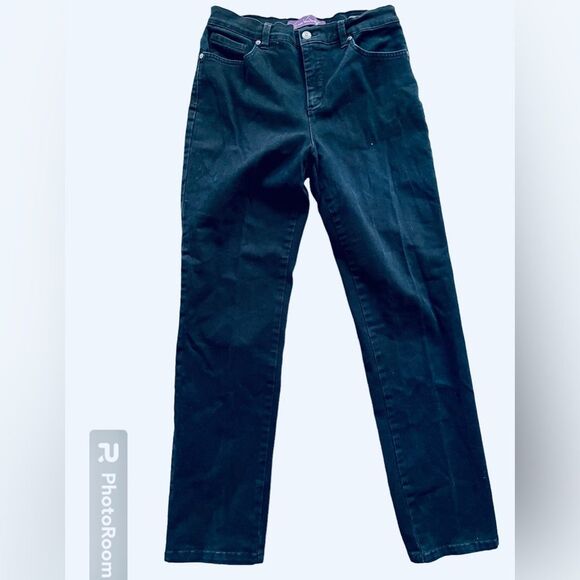Gloria Vanderbilt Jeans, 8 short. - Picture 1 of 4